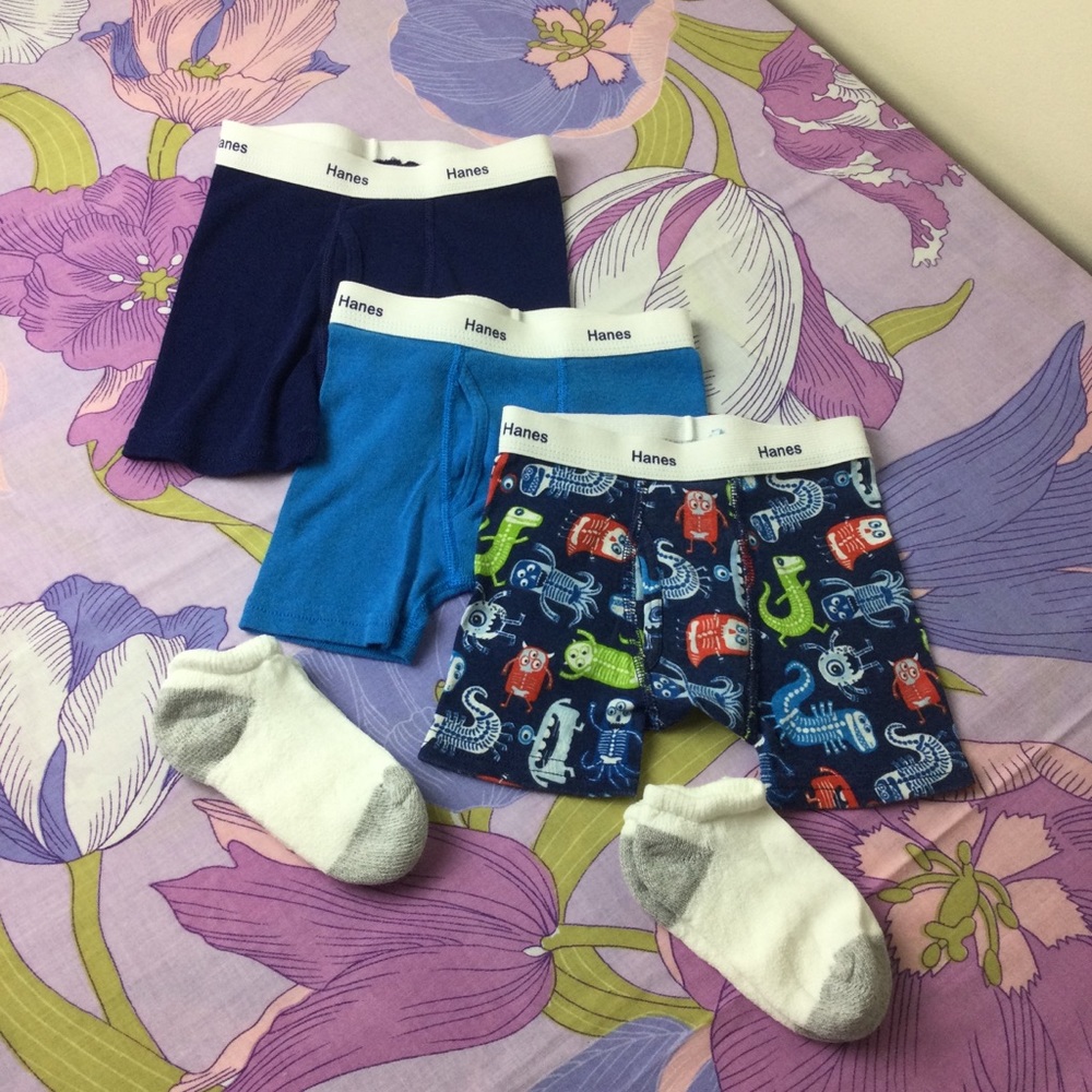 NWOT  Hanes Lot Toddler Boy boxers  & socks